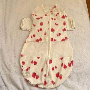 Strawberry Snoo Sack (Medium 12-18 lbs)